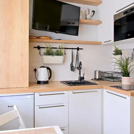 24e Apartment *